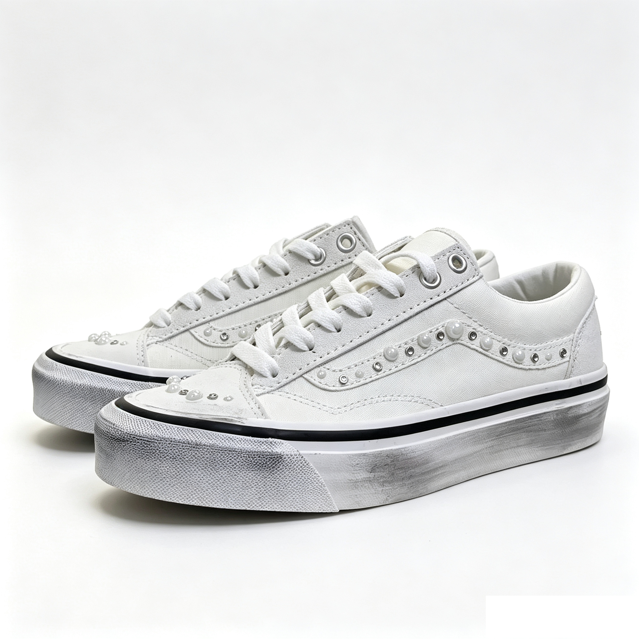 Pearl Rhinestone Canvas Skate Shoes Two‑Tone Low Top Casual Unisex Sneakers