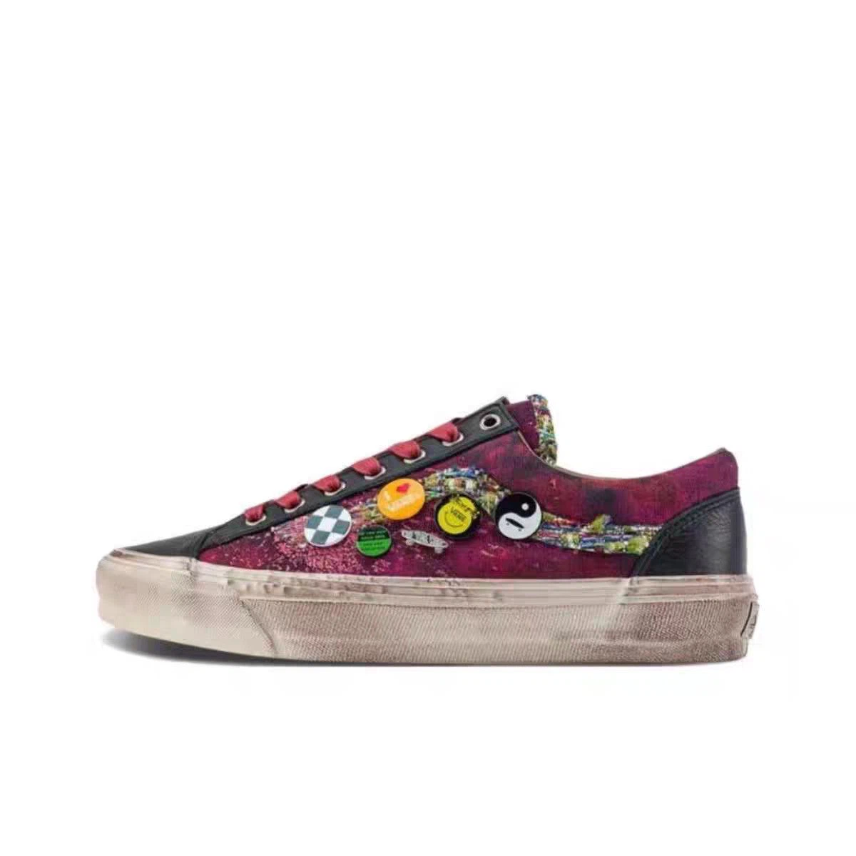 `Distressed Tie‑Dye Canvas Skate Shoes Decorative Pin Badge Low Top Unisex Sneakers`