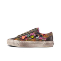 `Distressed Tie‑Dye Canvas Skate Shoes Decorative Pin Badge Low Top Unisex Sneakers`